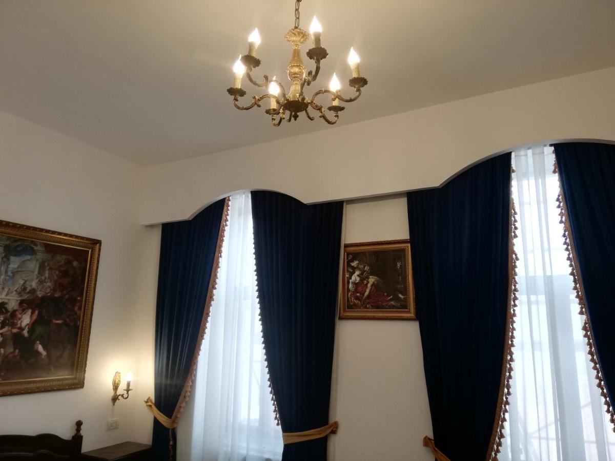 Weiss Little Palace Braşov Esterno foto
