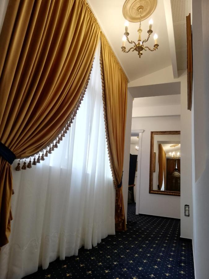 Weiss Little Palace Braşov Esterno foto