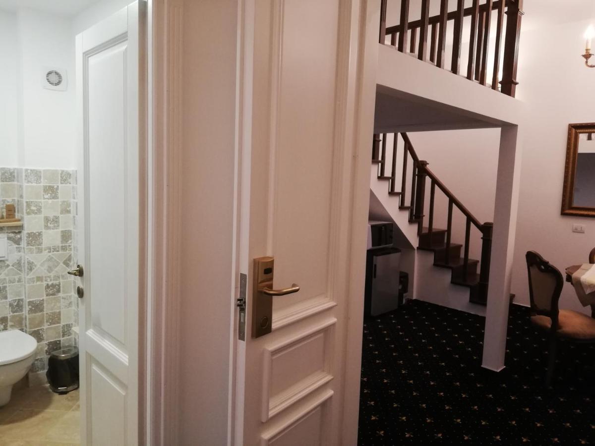 Weiss Little Palace Braşov Esterno foto