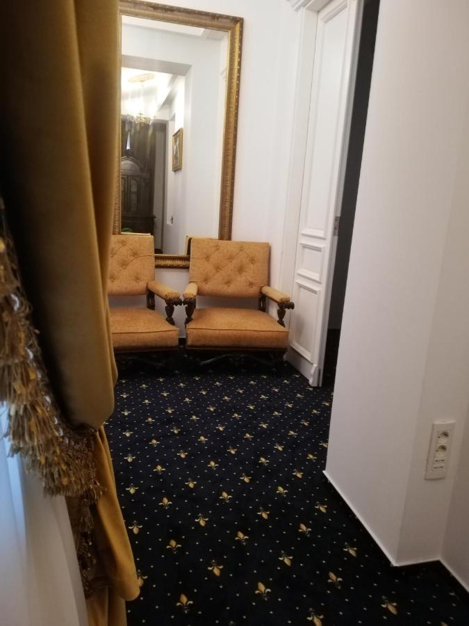 Weiss Little Palace Braşov Esterno foto