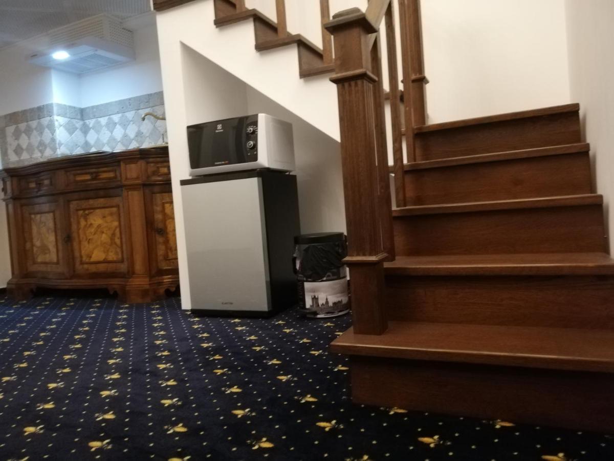 Weiss Little Palace Braşov Esterno foto