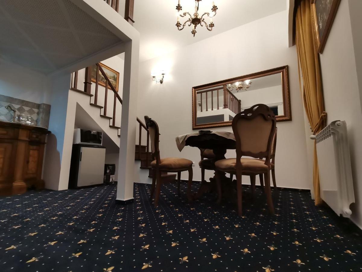 Weiss Little Palace Braşov Esterno foto