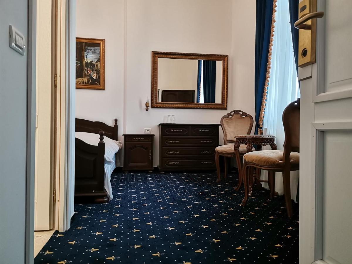 Weiss Little Palace Braşov Esterno foto