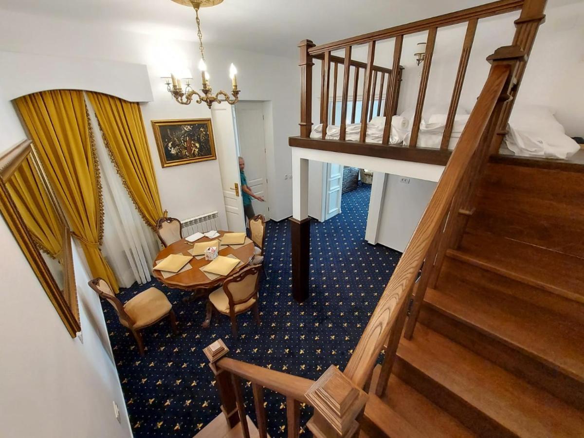 Weiss Little Palace Braşov Esterno foto