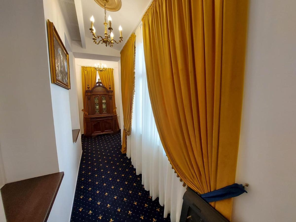 Weiss Little Palace Braşov Esterno foto