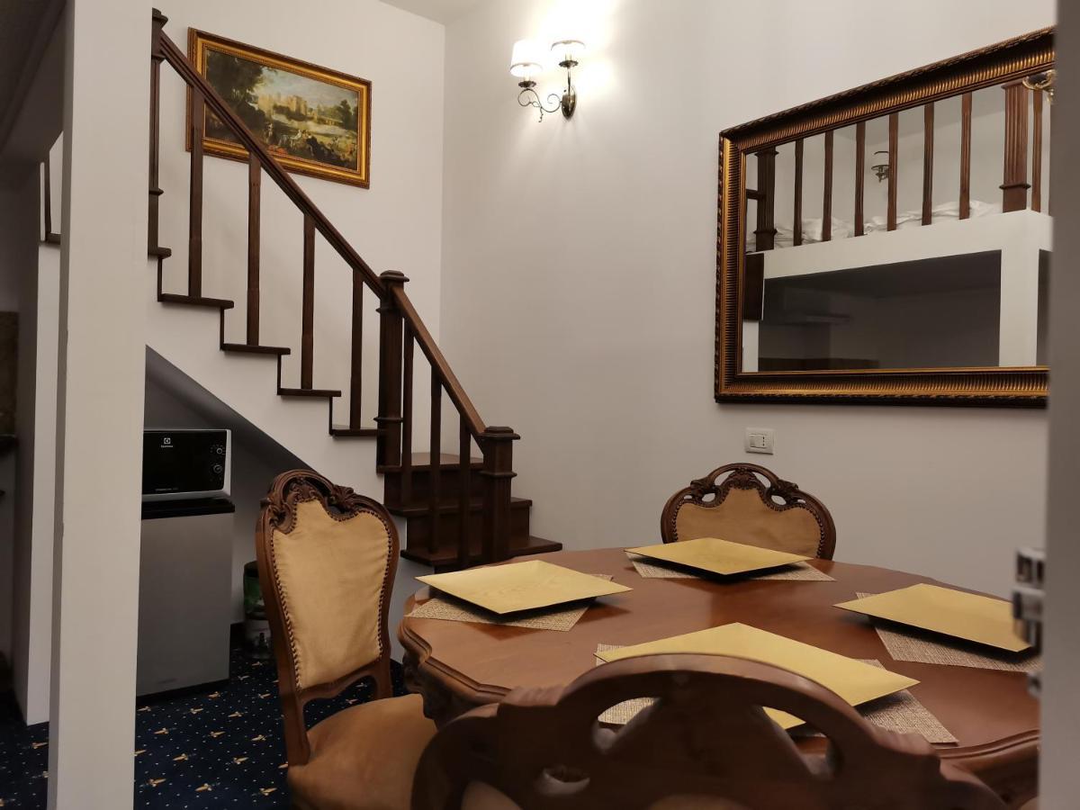 Weiss Little Palace Braşov Esterno foto