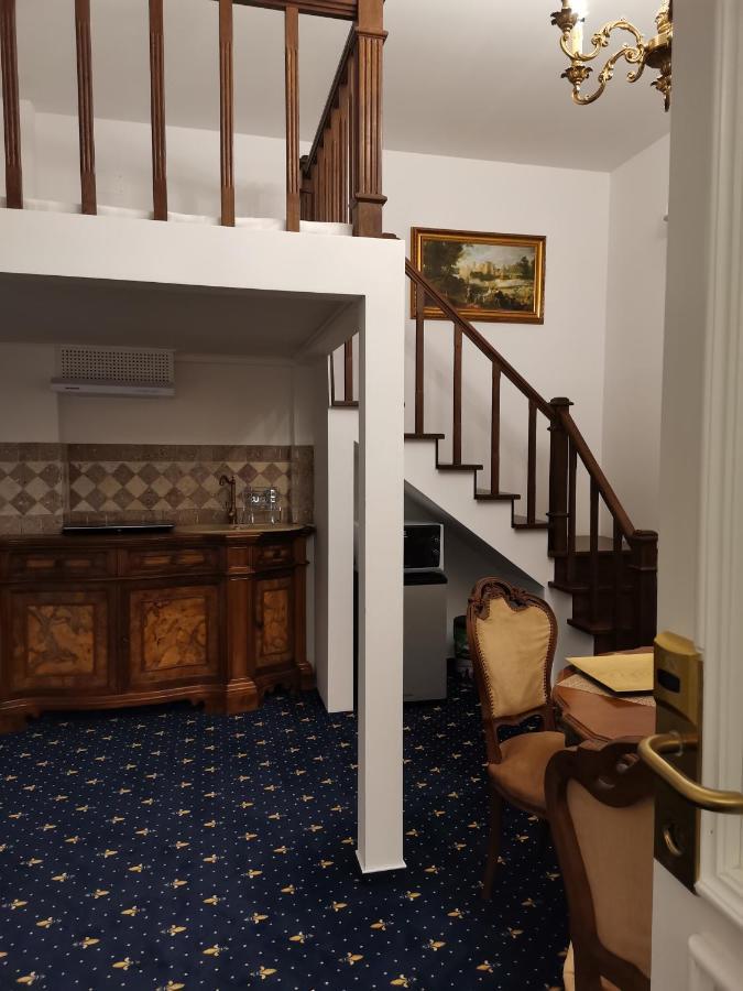 Weiss Little Palace Braşov Esterno foto